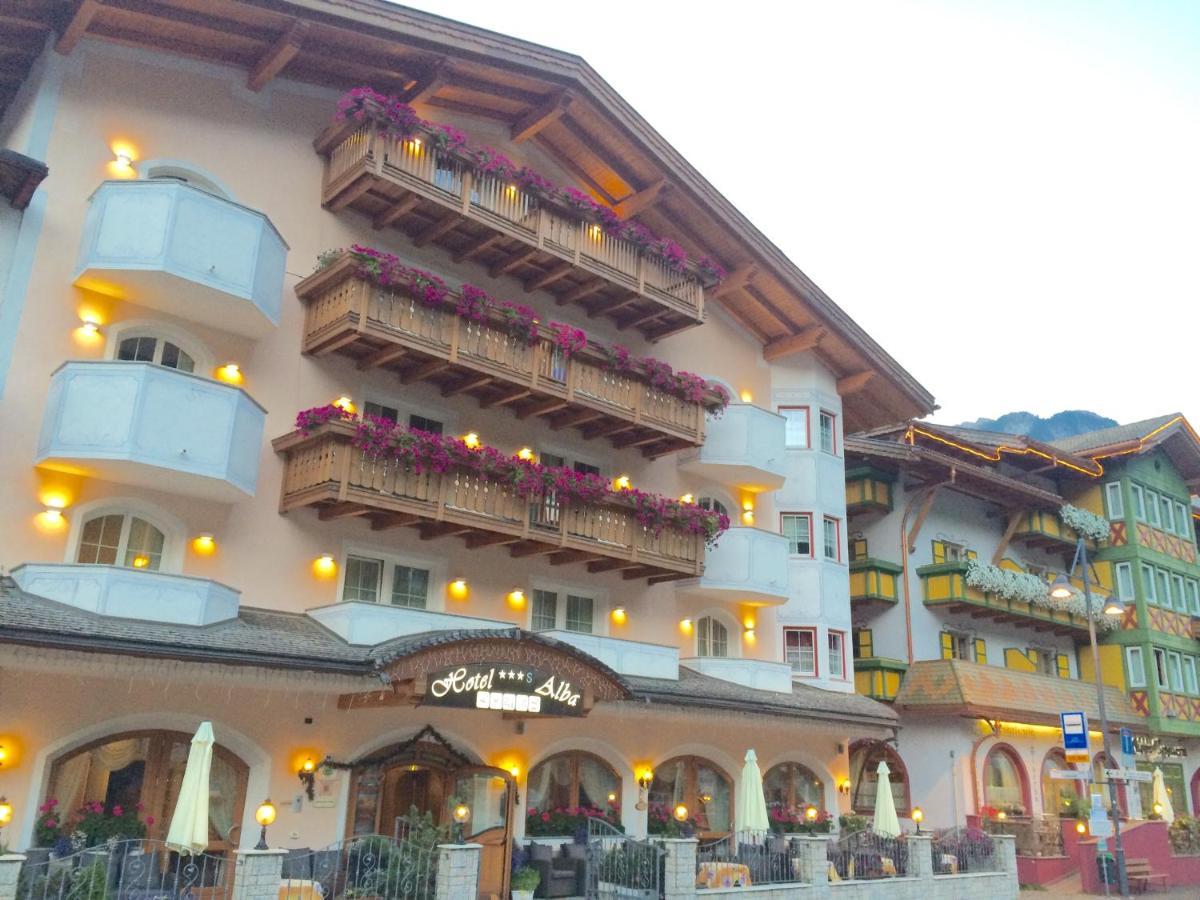 Hotel Alba Wellness & Spa Canazei Esterno foto