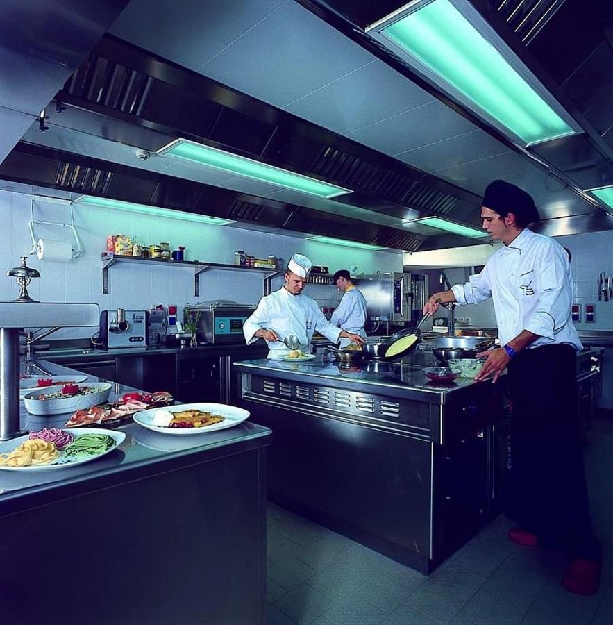 Hotel Alba Wellness & Spa Canazei Esterno foto