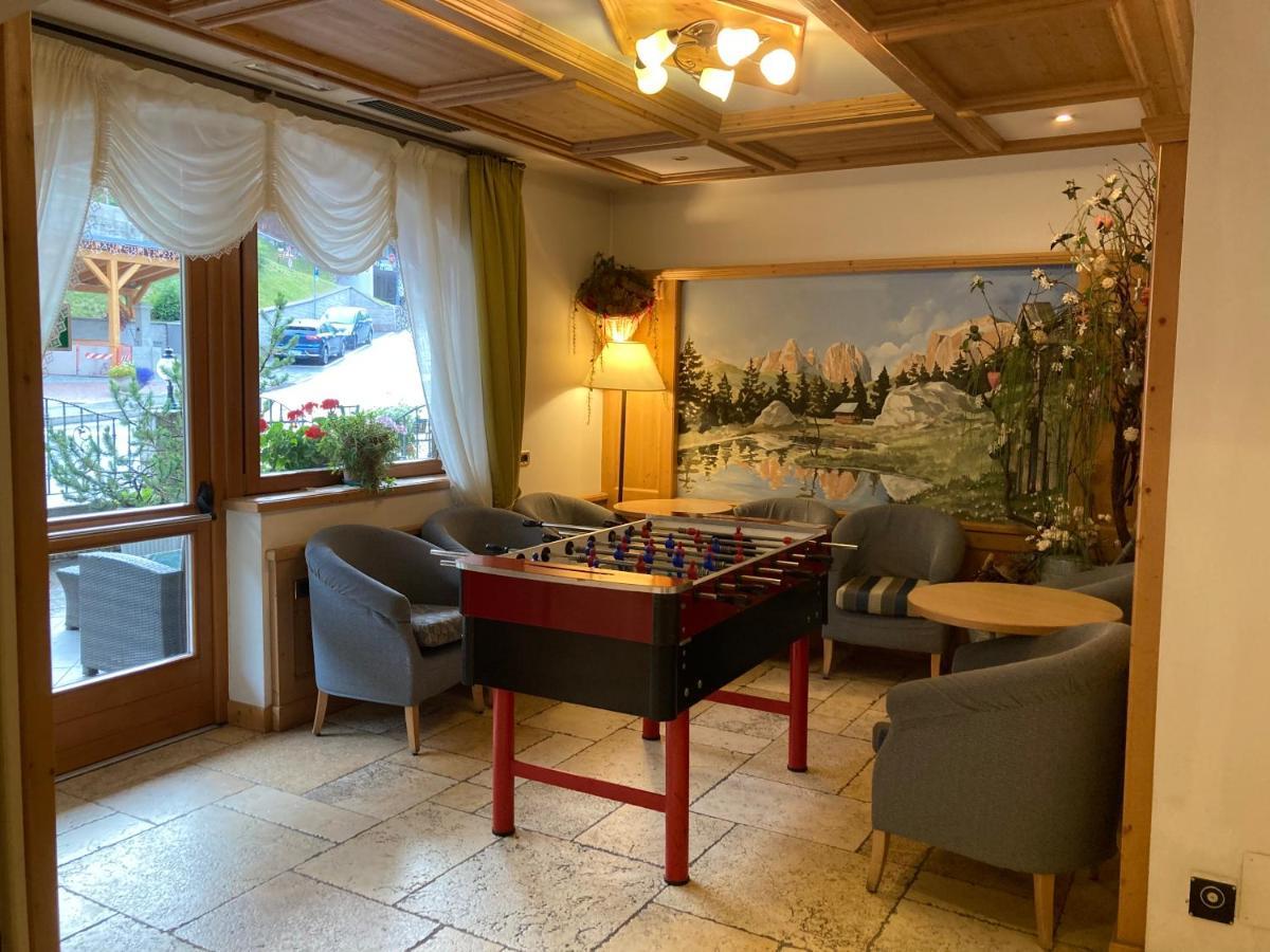 Hotel Alba Wellness & Spa Canazei Esterno foto