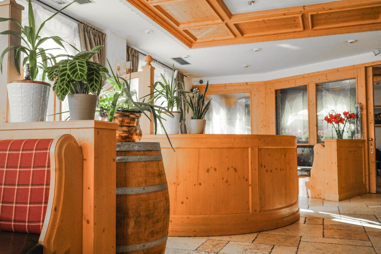Hotel Alba Wellness & Spa Canazei Esterno foto