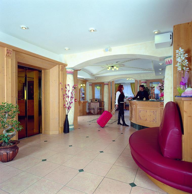 Hotel Alba Wellness & Spa Canazei Esterno foto