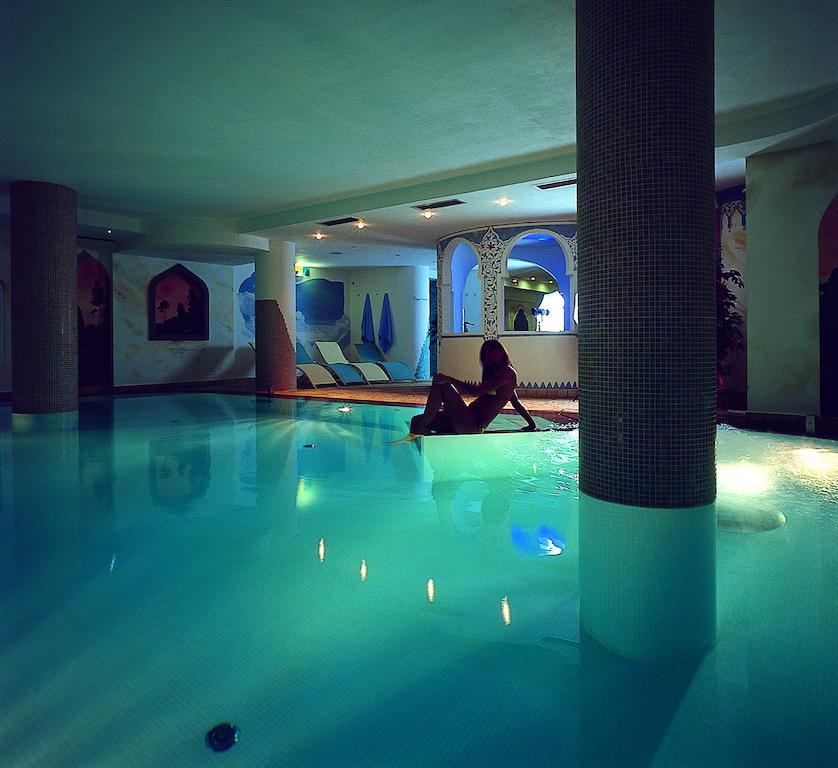Hotel Alba Wellness & Spa Canazei Esterno foto