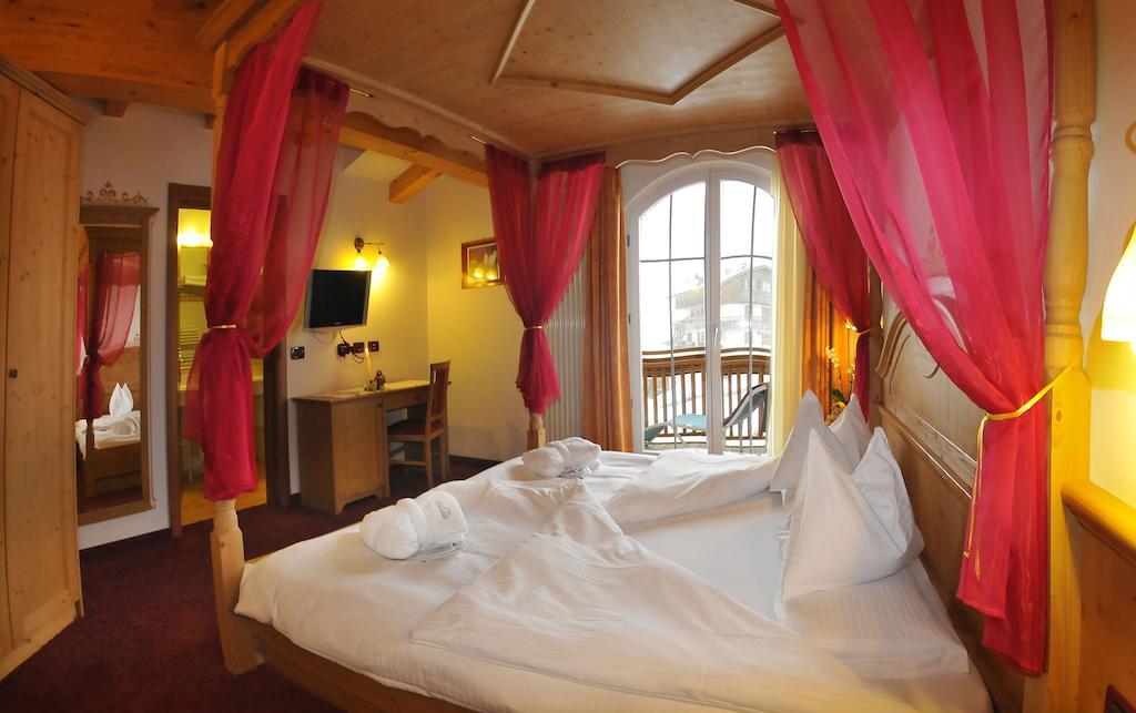 Hotel Alba Wellness & Spa Canazei Esterno foto