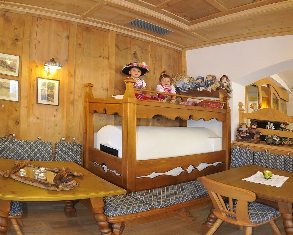 Hotel Alba Wellness & Spa Canazei Esterno foto