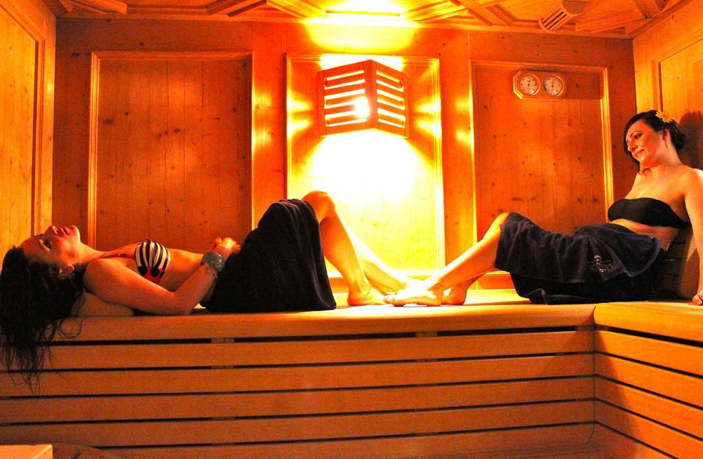 Hotel Alba Wellness & Spa Canazei Esterno foto