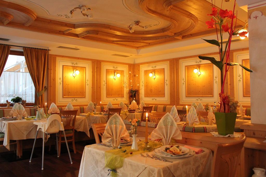Hotel Alba Wellness & Spa Canazei Esterno foto