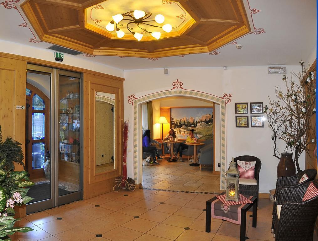 Hotel Alba Wellness & Spa Canazei Esterno foto
