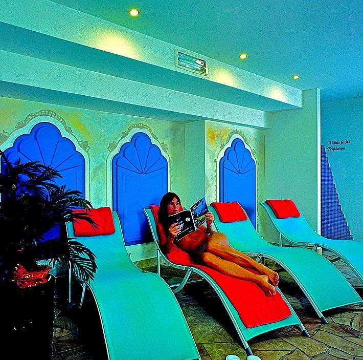 Hotel Alba Wellness & Spa Canazei Esterno foto